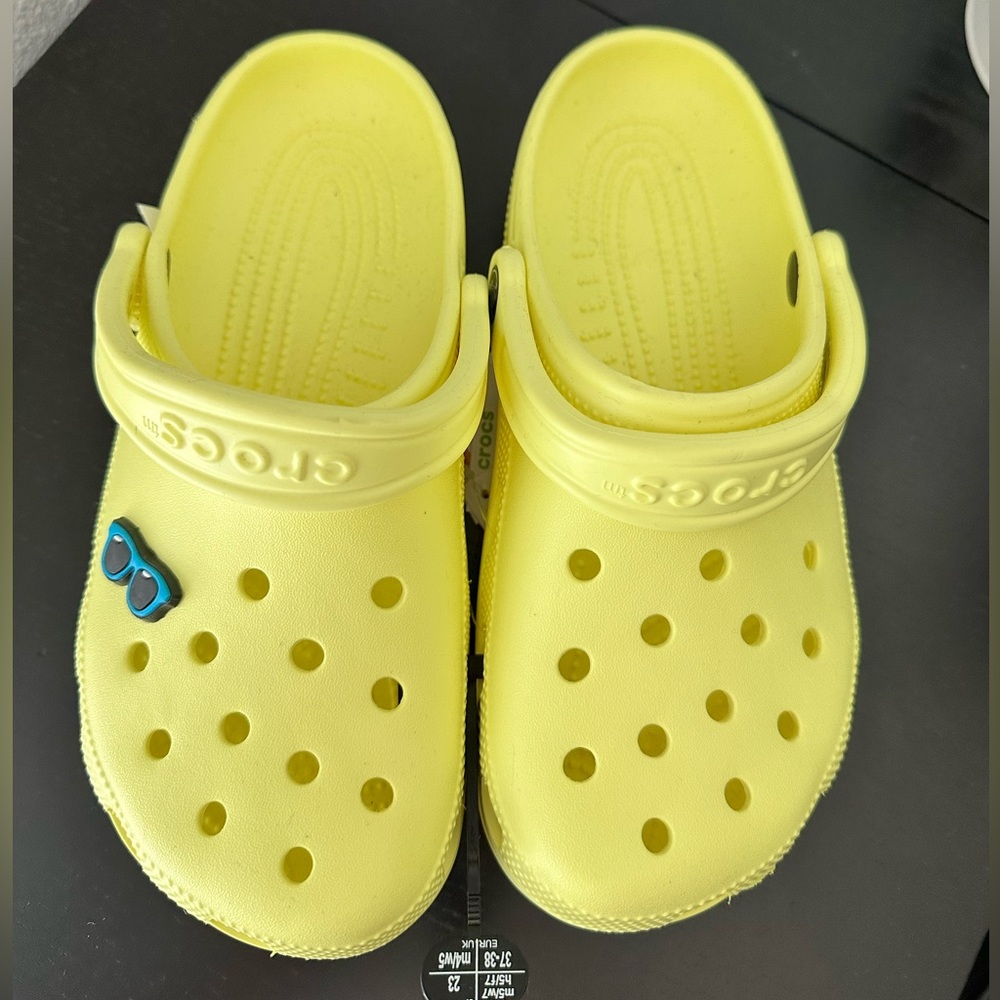 Crocs Classic Clog Sulphur Women’s 7 Men’s 5